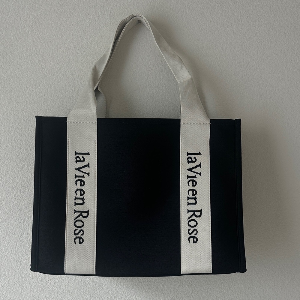 La Vie En Rose Elegant Black and White Bag